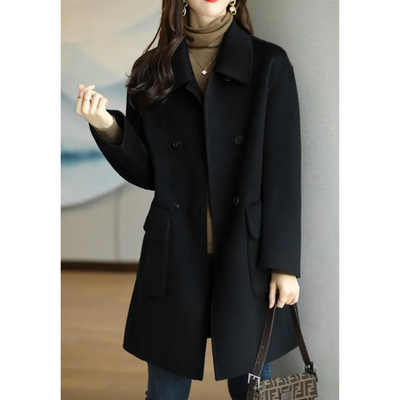 Eleganter Damenmantel - Zweireihig mit Kragen und Taschen