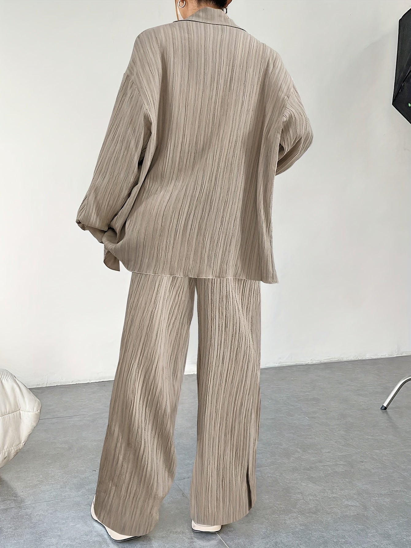 Elegantes Damen-Outfit Set: Langarm-Bluse mit Knopfleiste und elastische Taillenhose für Herbst/Winter