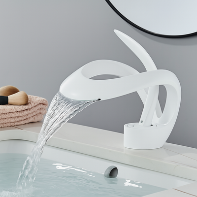 Moderner Wasserfall-Badezimmerhahn – Chrom-Einhebel-Waschtischhahn mit skulpturalem Design