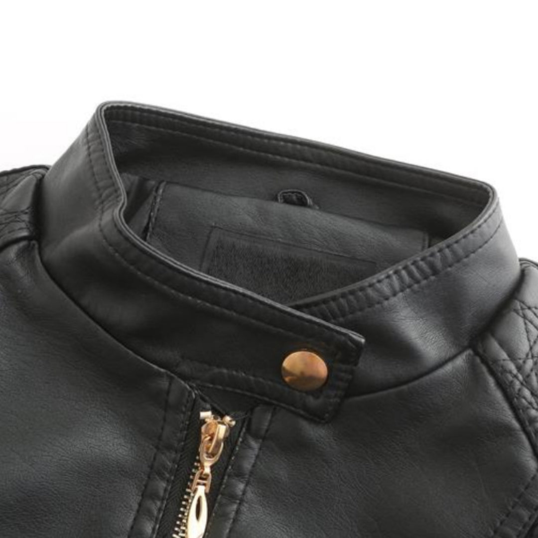 Lässige, biker-inspirierte vegane Lederjacke mit Reissverschlussdetails für Damen | Ideal für den Winter