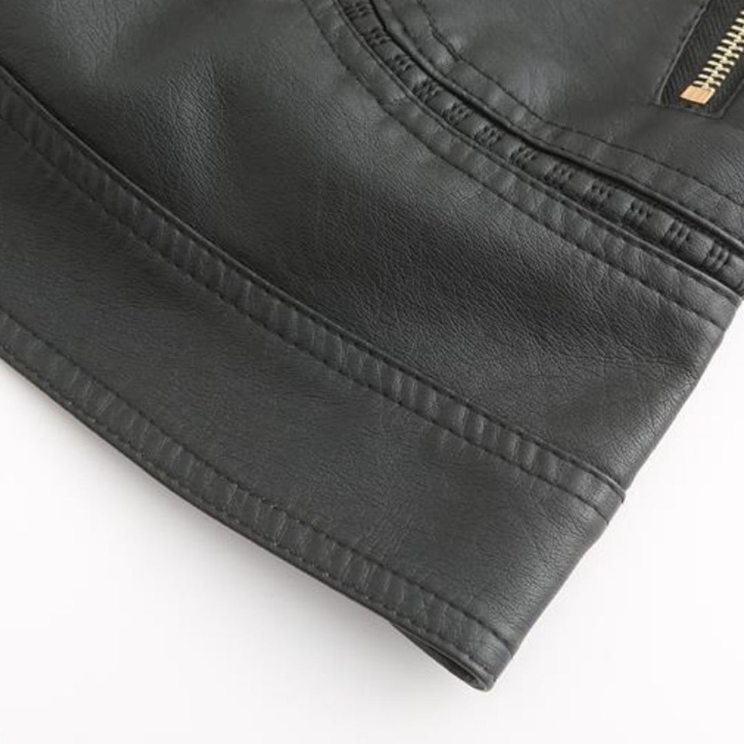 Lässige, biker-inspirierte vegane Lederjacke mit Reissverschlussdetails für Damen | Ideal für den Winter