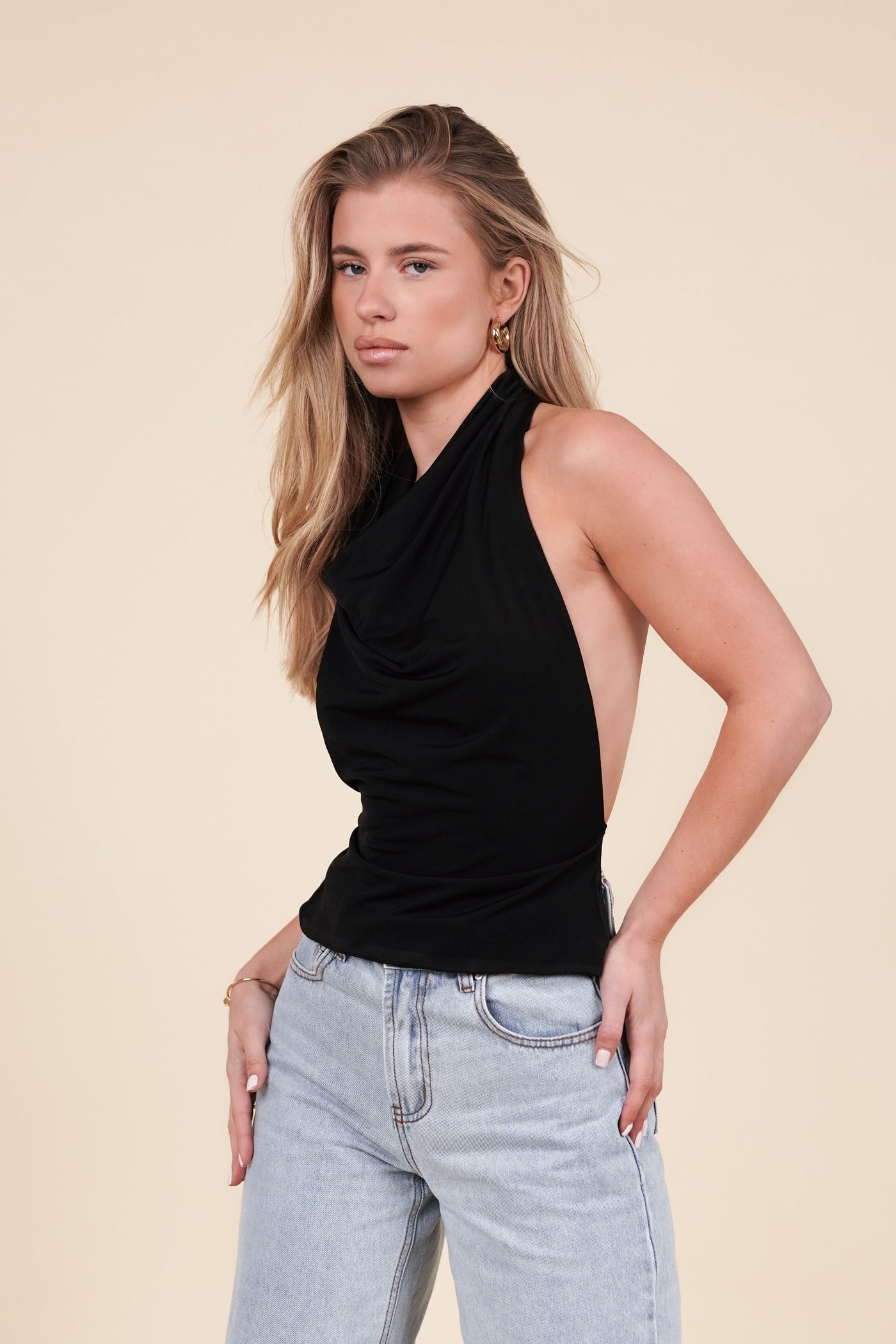 Tanya Neckholder-Top mit offenem Rücken schwarz