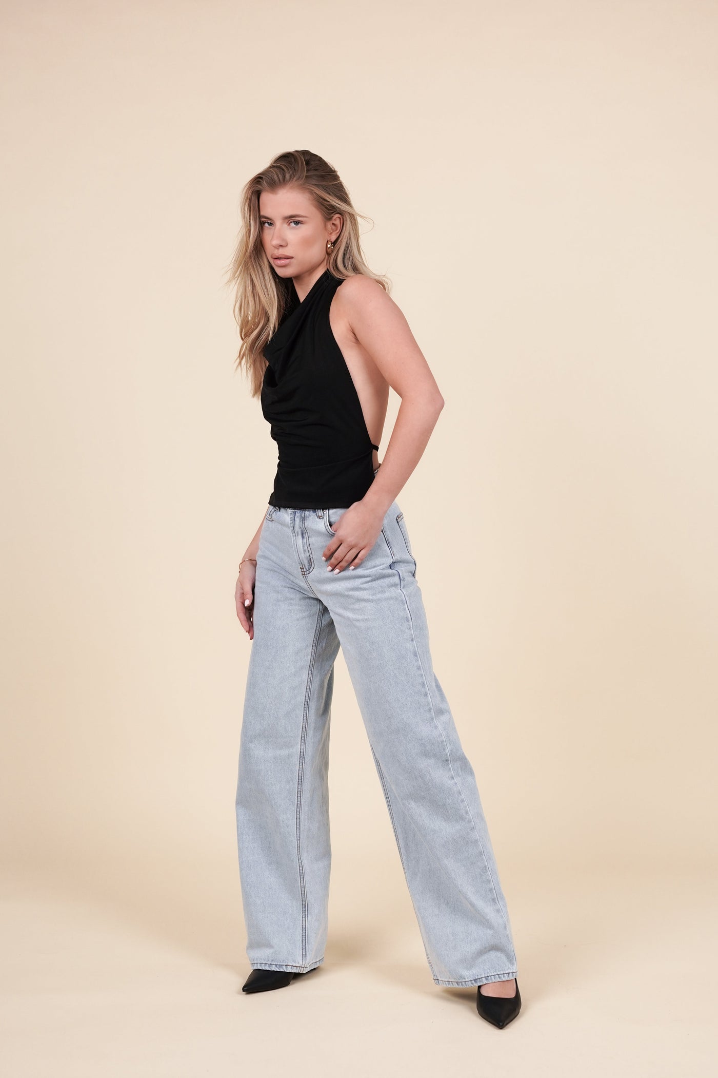 Tanya Neckholder-Top mit offenem Rücken schwarz