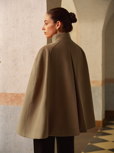 Damenmantel  mit Stehkragen und Gürtel