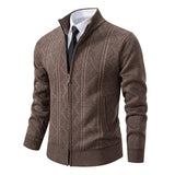 Niklas | Klassischer Und Vielseitiger Strickjacke Für Herren – Braun