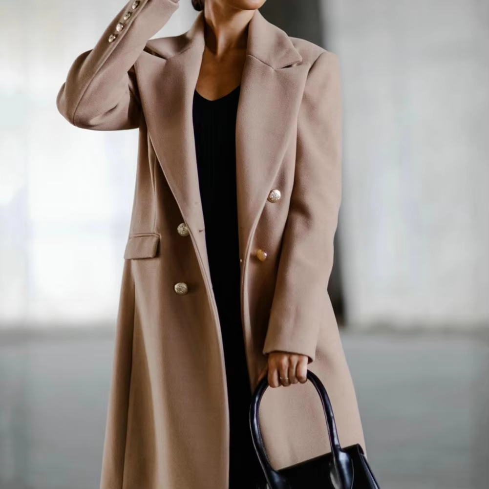 Eleganter Damenmantel - Figurbetont mit Taschen und Knöpfen