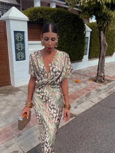 Elegantes Damenkleid Mit Gedrehtem V Ausschnitt | Midi