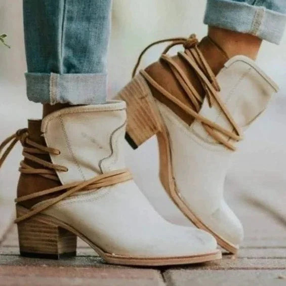 Elegante Stiefeletten mit Schnürdetails