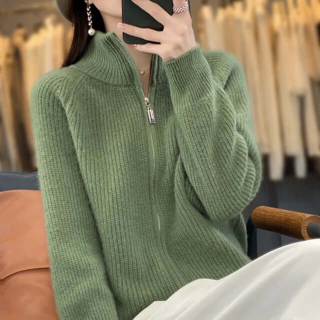 Elegante Strickjacke mit hohem Kragen