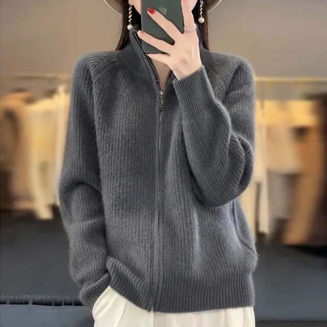 Elegante Strickjacke mit hohem Kragen
