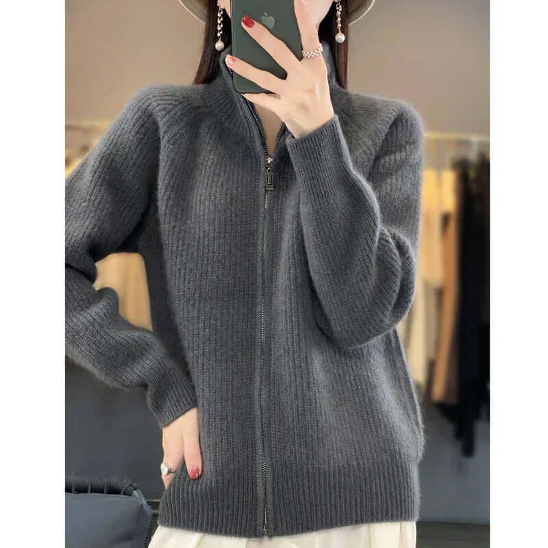 Elegante Strickjacke mit hohem Kragen