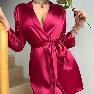 Elegantes Kurzkleid mit Gürtel für stilvolle Auftritte