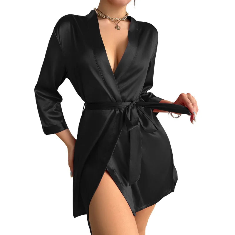 Elegantes Kurzkleid mit Gürtel für stilvolle Auftritte