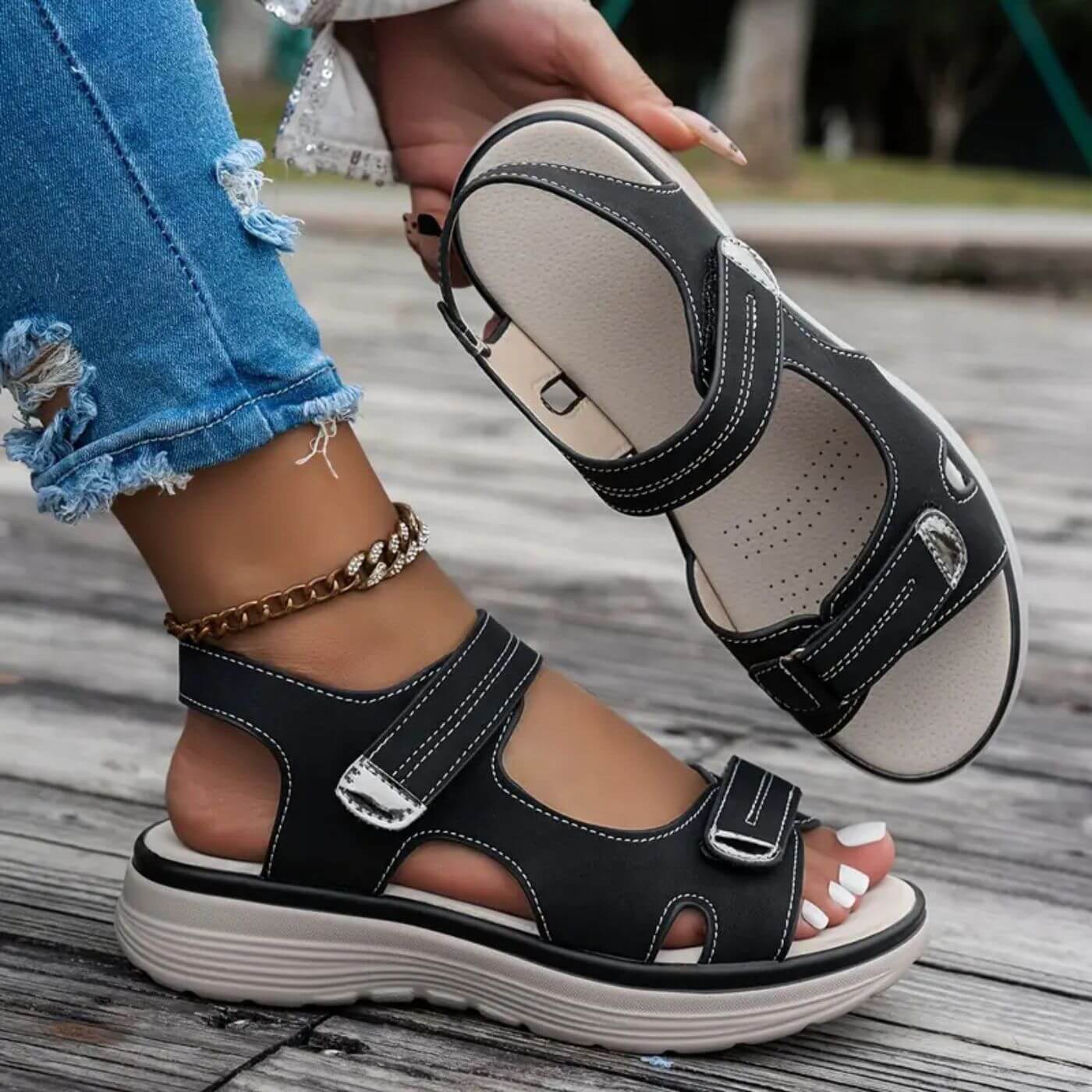 Elsa – Orthopädische Keilsandalen mit Knöchelriemen