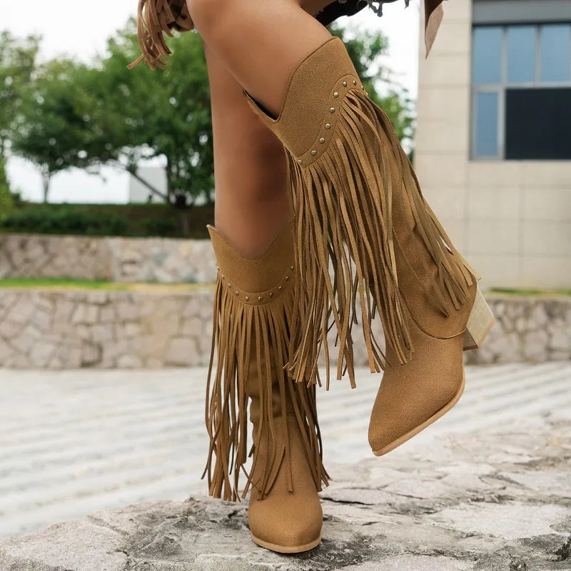 Fransige Cowboystiefel mit Rustikalem Charme