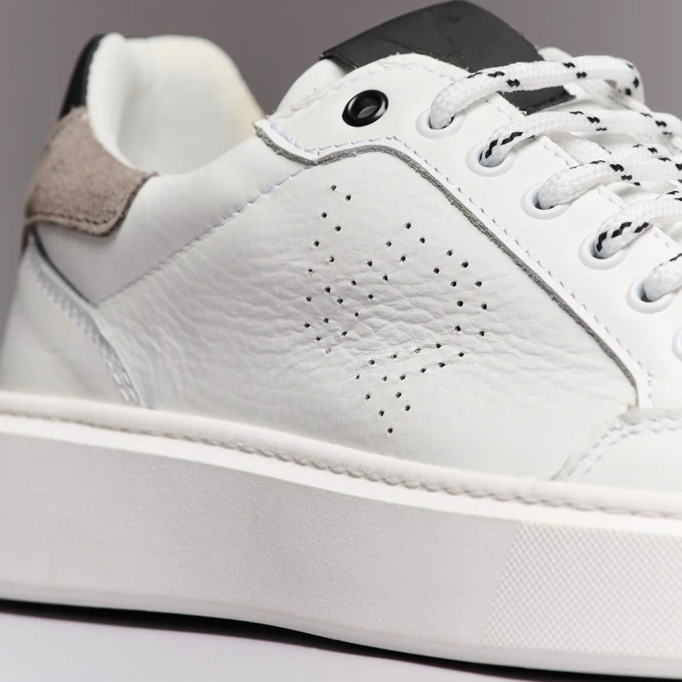 VALE | Iconic sneakers