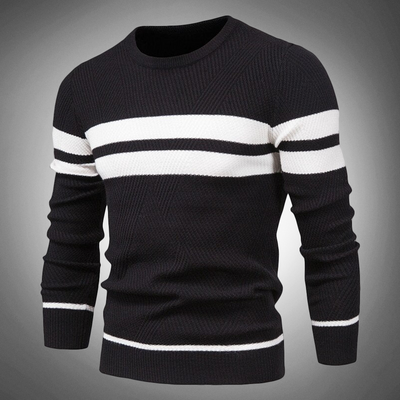 Gestreifter Pullover mit sportlicher Eleganz