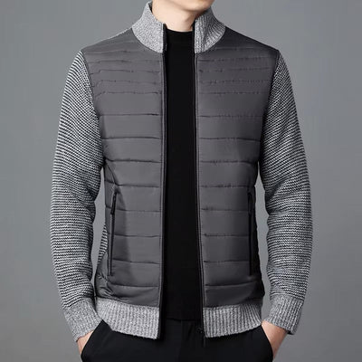 Herren-Steppstrickjacke mit strukturierten Ärmeln