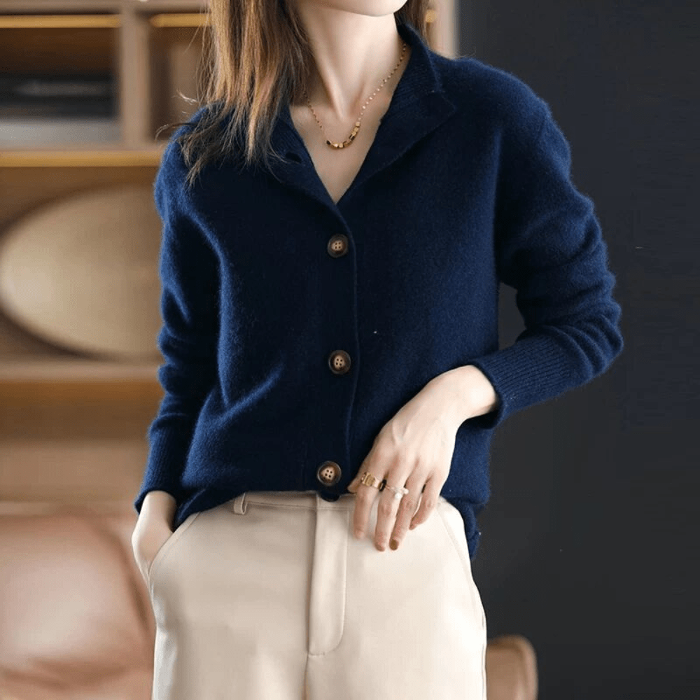 Klassische Strickjacke mit elegantem Reverskragen
