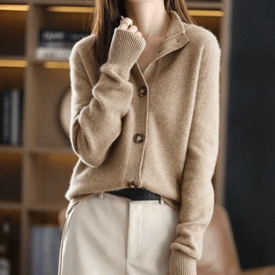 Klassische Strickjacke mit elegantem Reverskragen