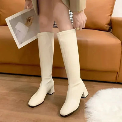 Kniehohe Stiefel mit elegantem Charme