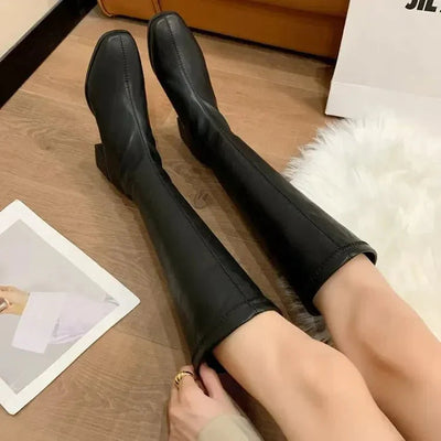 Kniehohe Stiefel mit elegantem Charme