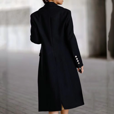 Eleganter Damenmantel - Figurbetont mit Taschen und Knöpfen