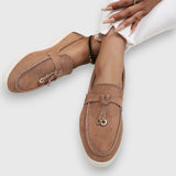 Loafer Damen | Leichter Wildleder-Slipper mit Golddetail & Komfortsohle – Braun