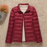 Hannelora - ultraleichte Pufferjacke – Burgunder Stehkragen