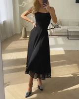 Maxikleid Damen | Eckiger Ausschnitt & fließender Rock – Schwarz