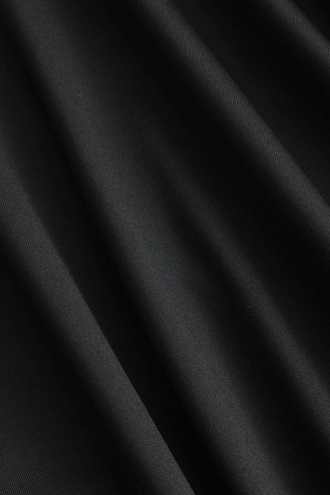 Valeria | Elegantes Schwarzes Langärmliges Minikleid – Figurbetonte Passform mit Drapierung & Rosendetail