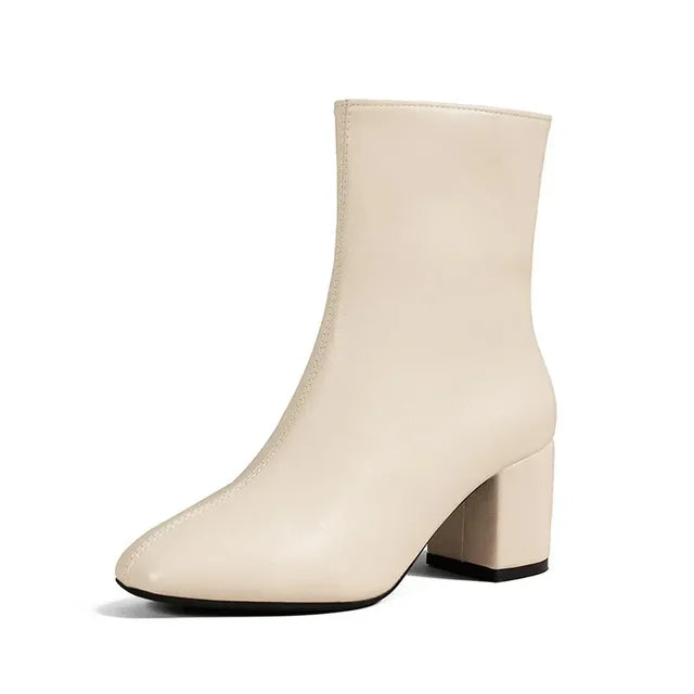 Moderne Dirndl Boots mit elegantem Reißverschluss