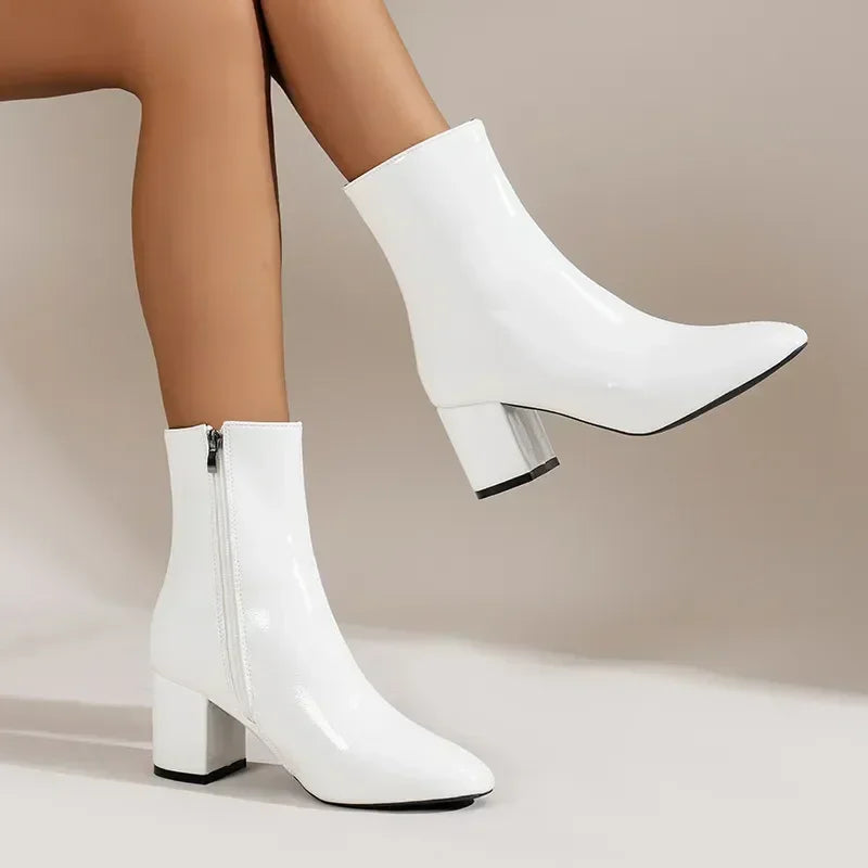 Moderne Dirndl Boots mit elegantem Reißverschluss