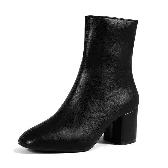 Moderne Dirndl Boots mit elegantem Reißverschluss