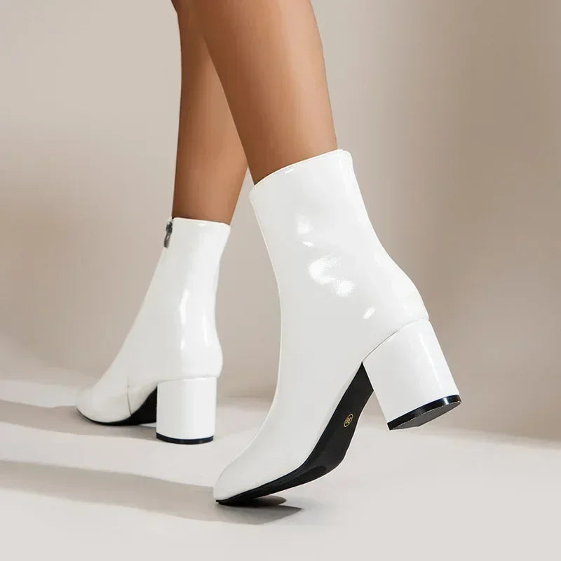 Moderne Dirndl Boots mit elegantem Reißverschluss
