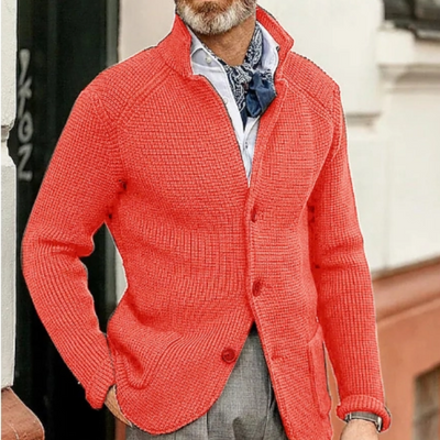 Moderne Strickjacke mit Knopfverschluss