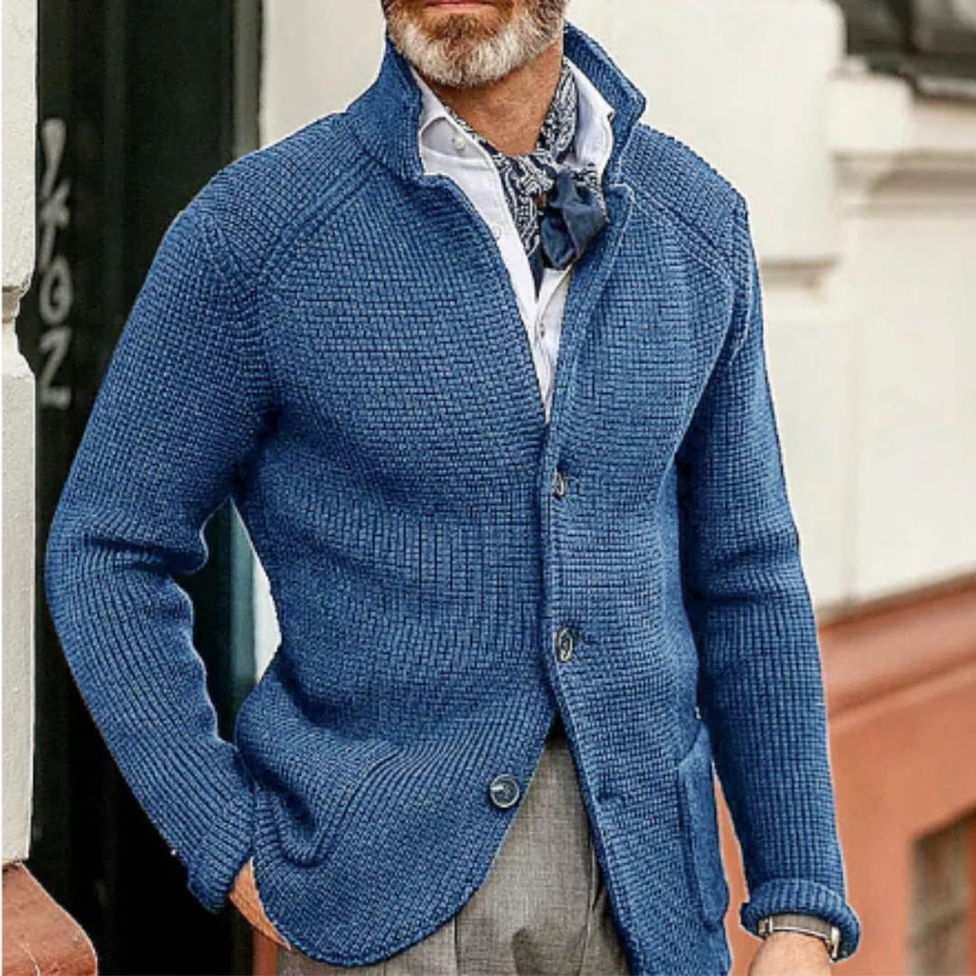 Moderne Strickjacke mit Knopfverschluss