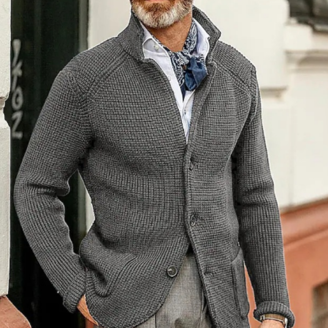 Moderne Strickjacke mit Knopfverschluss
