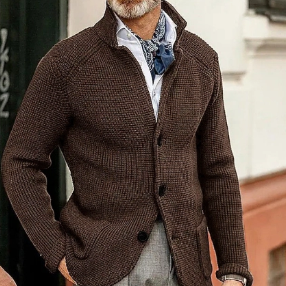 Moderne Strickjacke mit Knopfverschluss