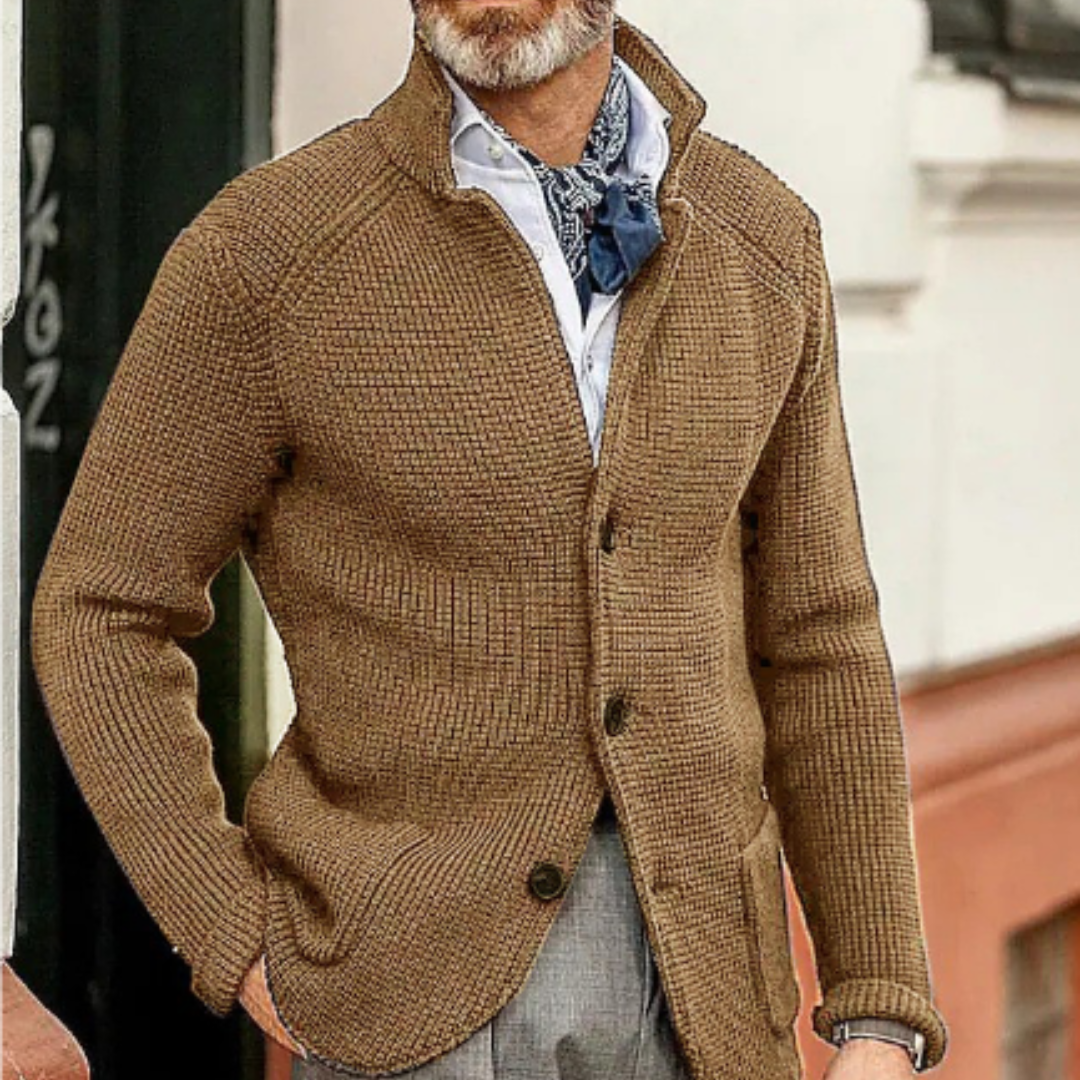 Moderne Strickjacke mit Knopfverschluss
