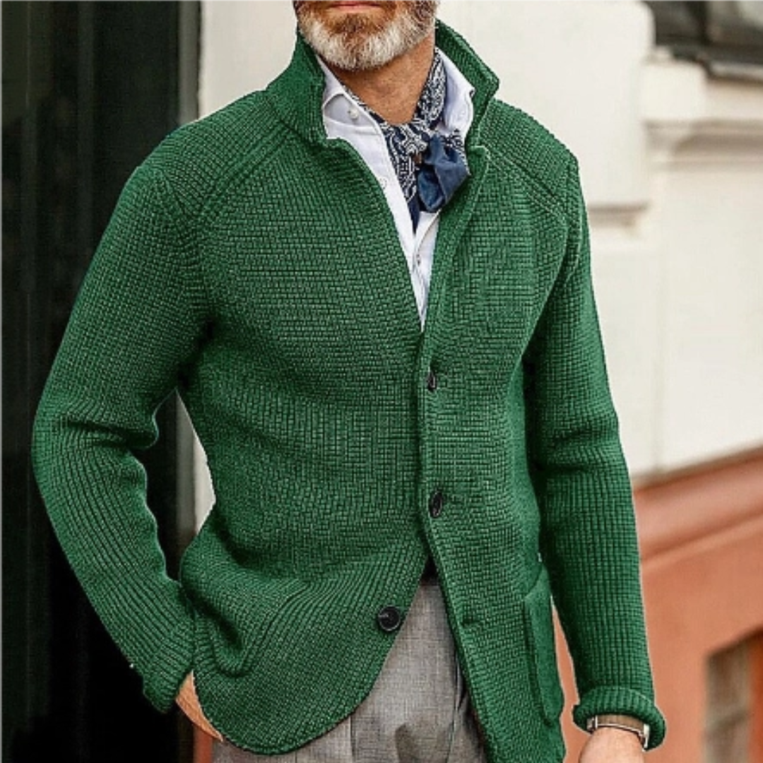 Moderne Strickjacke mit Knopfverschluss