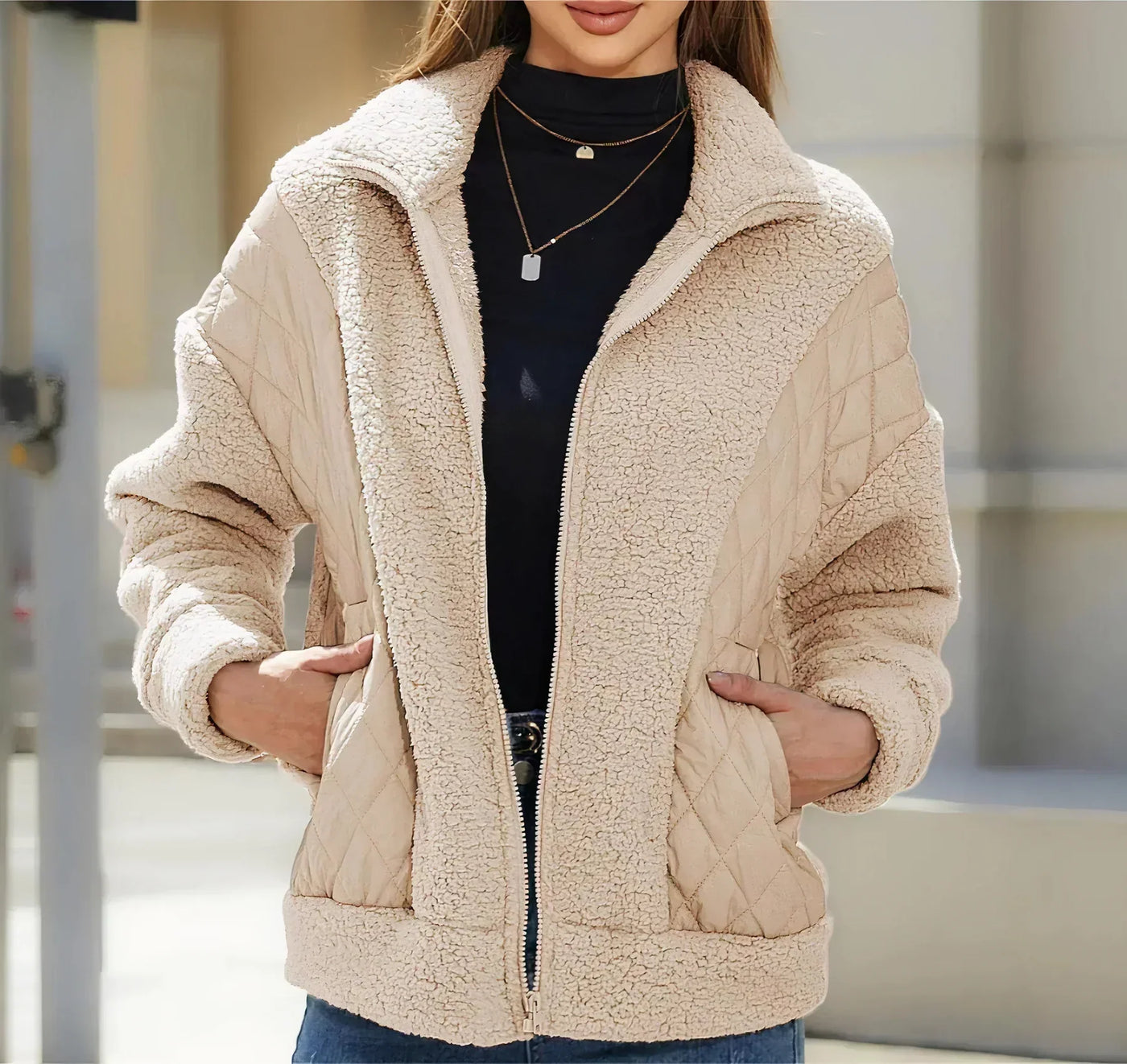 Sherpa-Jacke mit Reißverschluss und gesteppten Details für Frauen