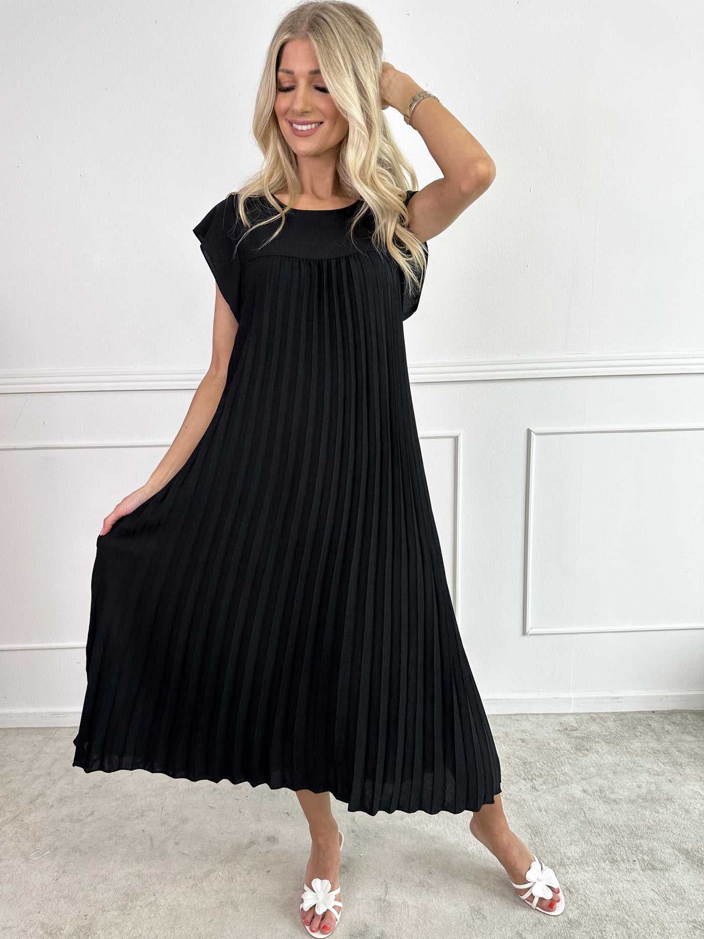 VALE | Nancy – The Long Pleated Dress with Ruffle Sleeves