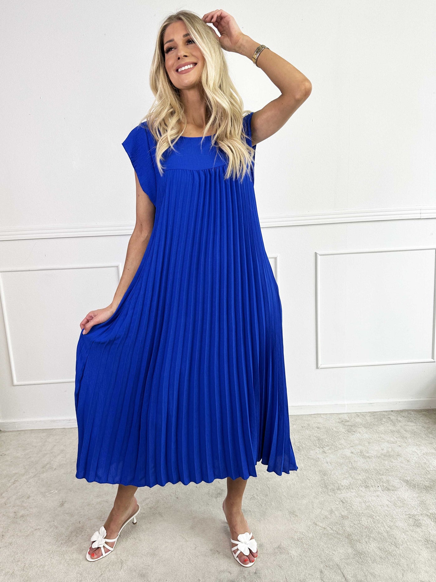 VALE | Nancy – The Long Pleated Dress with Ruffle Sleeves