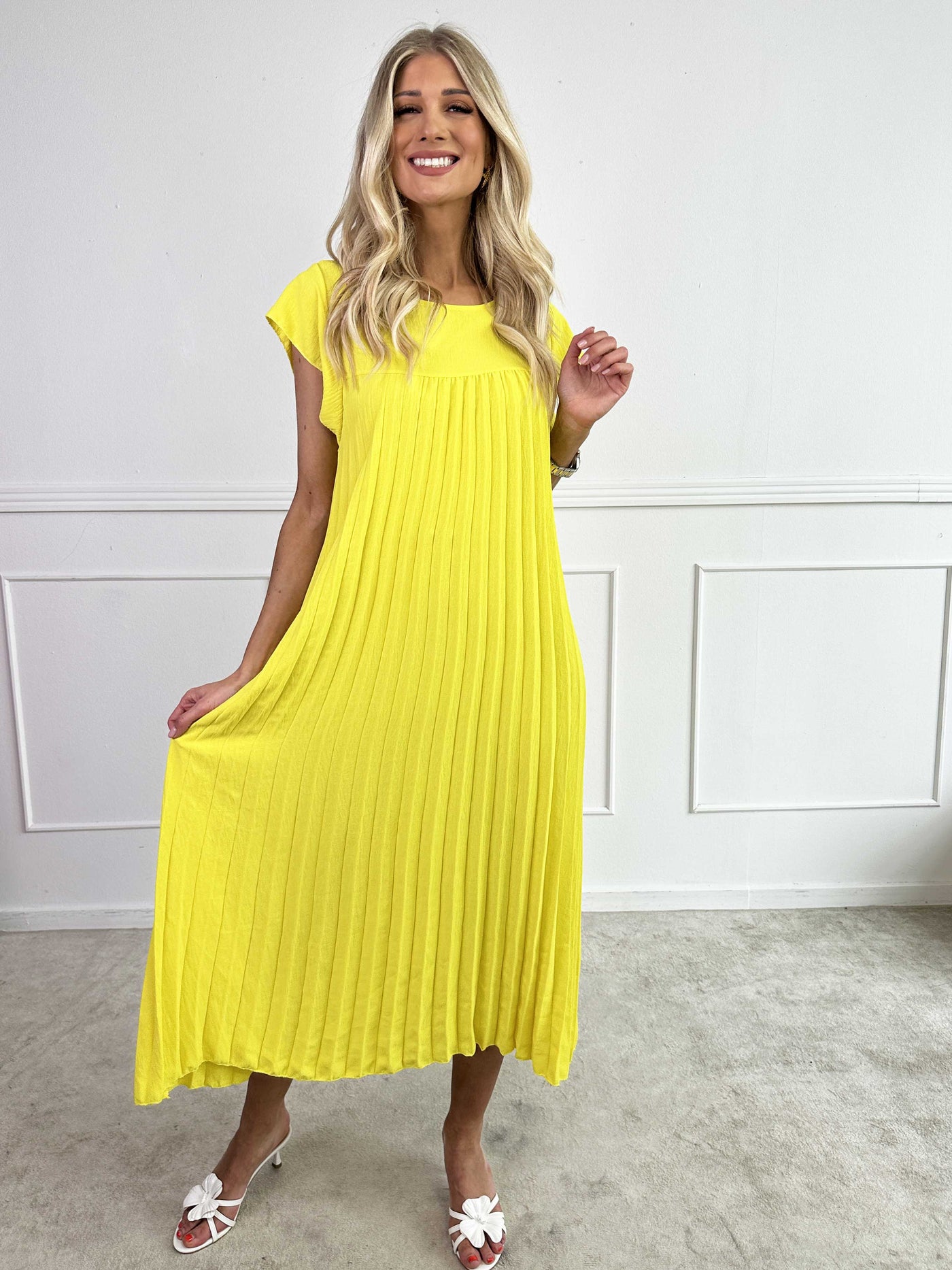 VALE | Nancy – The Long Pleated Dress with Ruffle Sleeves