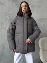 Damen Oversized Steppjacke mit Kapuze und integrierten Taschen – Grau