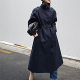 Damen Trenchcoat in Maxilänge mit hohem Stehkragen und Taillengürtel – Marineblau