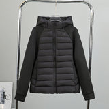 Damen leichte Hybrid-Steppjacke mit Kapuze und elastischen Ärmelpaneelen – Schwarz