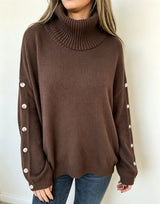 Mara | Damen Oversized Langarm-Turtleneck-Pullover mit Knöpfen – Kaffee