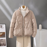 Damen kurzer Steppblouson mit hoher Kragenblende und Pattentaschen – Khaki